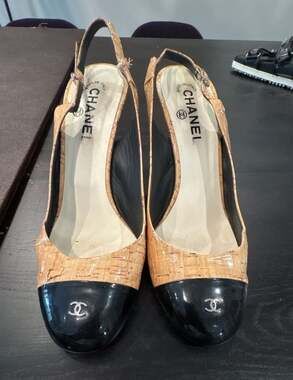 Chanel Coated Cork Black Patent Leather CC Cap-Toe Slingback Pumps 42 READ